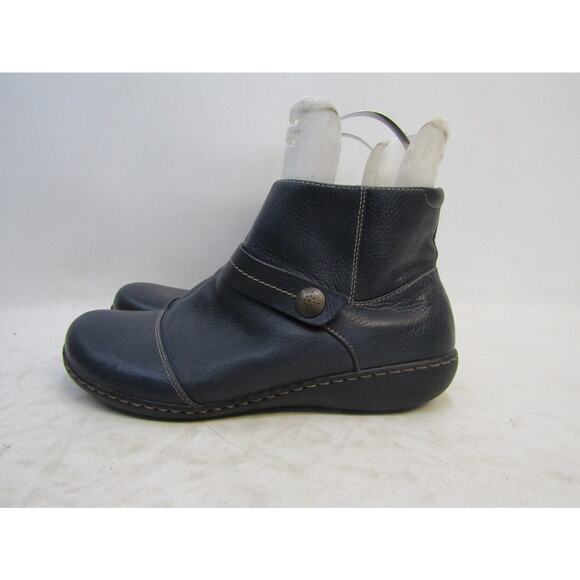 Clarks Womens Sz 9.5 W Wide Blue Leather Zip Ankle Fashion Boots Bootie - Picture 1 of 11
